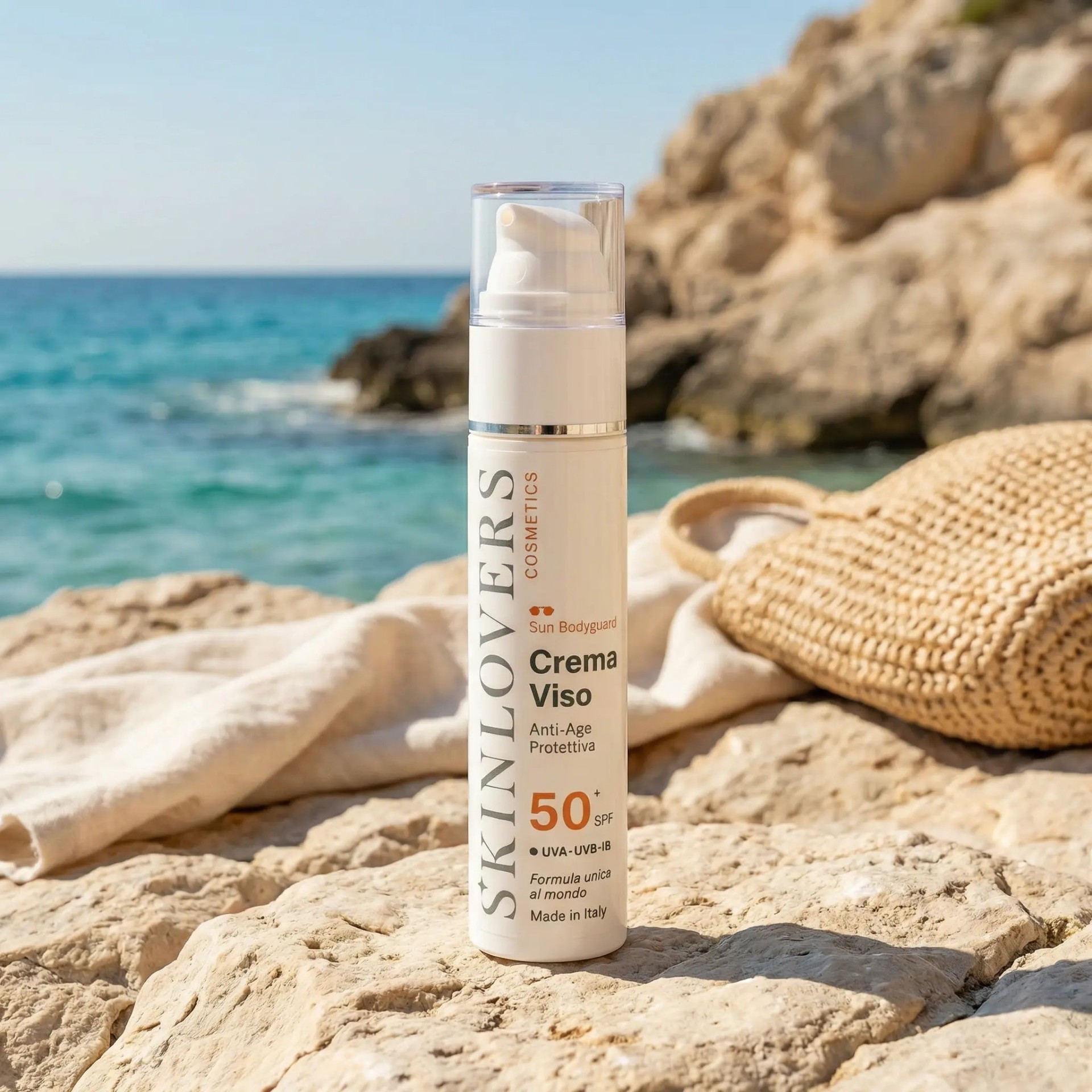 Flacone Crema Viso SPF 50+ in spiaggia